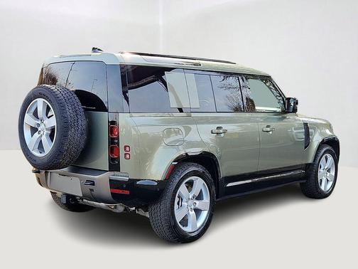 2025 Land Rover Defender 110 P400 X-Dynamic SE
