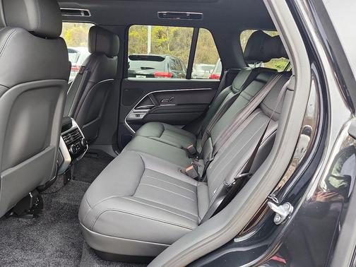 2025 Land Rover Range Rover P400 SE