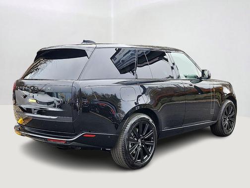 2025 Land Rover Range Rover P400 SE