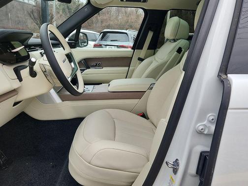 2025 Land Rover Range Rover P400 SE