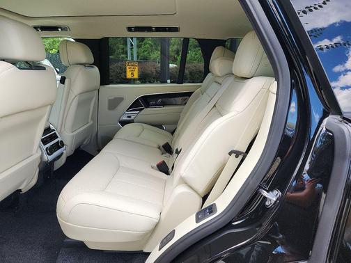 2025 Land Rover Range Rover P530 SE 7 Seat