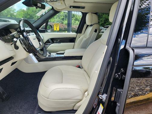 2025 Land Rover Range Rover P530 SE 7 Seat