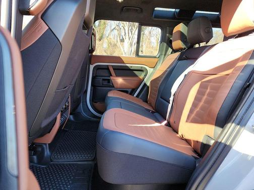 2026 Land Rover Defender 110 V8