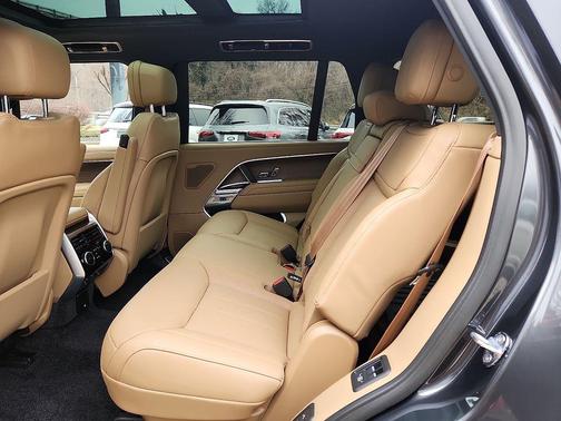 2025 Land Rover Range Rover SE