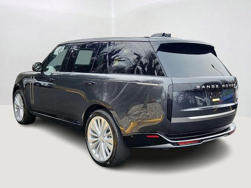2025 Land Rover Range Rover SE