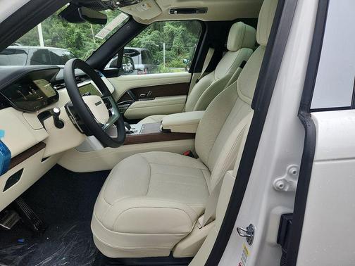 2025 Land Rover Range Rover P530 SE