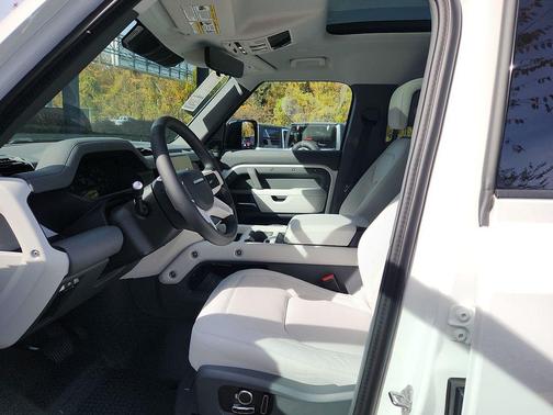 2025 Land Rover Defender 130 P300 S