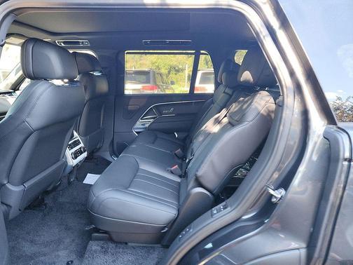 2025 Land Rover Range Rover P530 SE 7 Seat