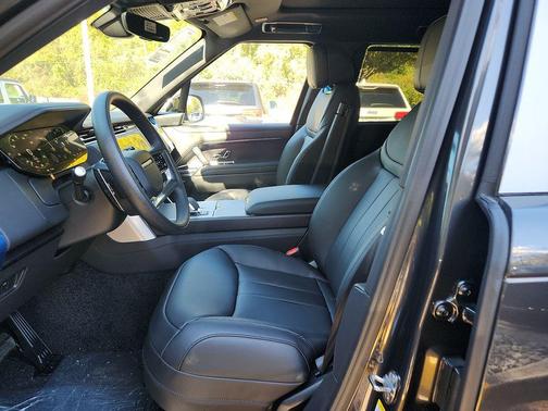 2025 Land Rover Range Rover P530 SE 7 Seat