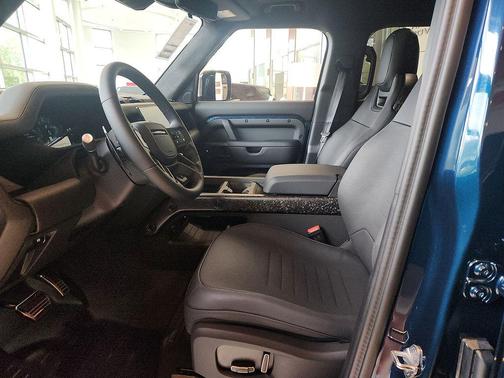 2026 Land Rover Defender 110 V8