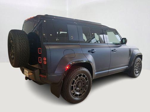 2026 Land Rover Defender 110 V8