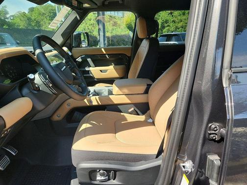 2026 Land Rover Defender V8