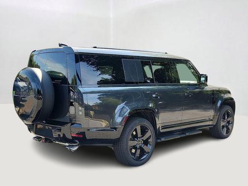 2026 Land Rover Defender V8
