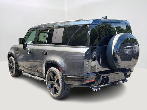 2026 Land Rover Defender V8