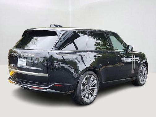 2025 Land Rover Range Rover P400 SE