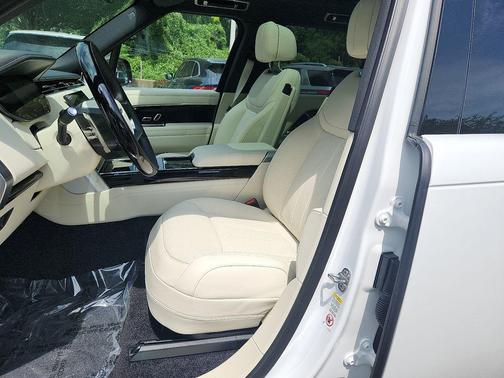 2025 Land Rover Range Rover P400 SE 7 Seat