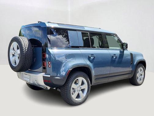 2025 Land Rover Defender 110 P300