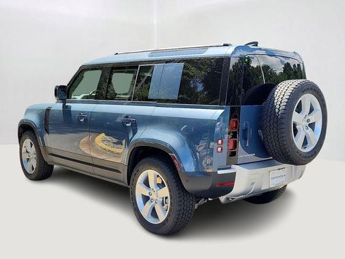 2025 Land Rover Defender 110 P300