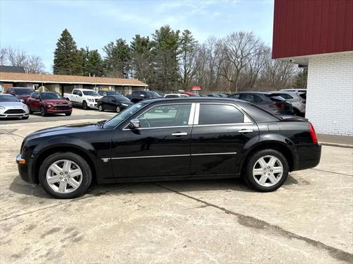 2005 Chrysler 300C Base