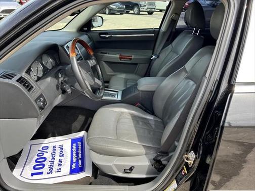 2005 Chrysler 300C Base