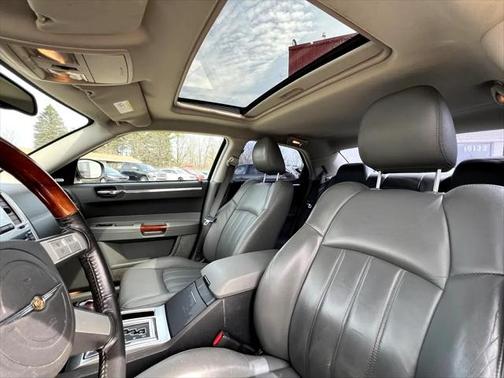 2005 Chrysler 300C Base