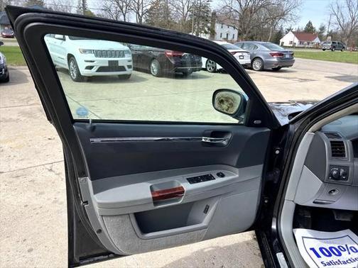 2005 Chrysler 300C Base
