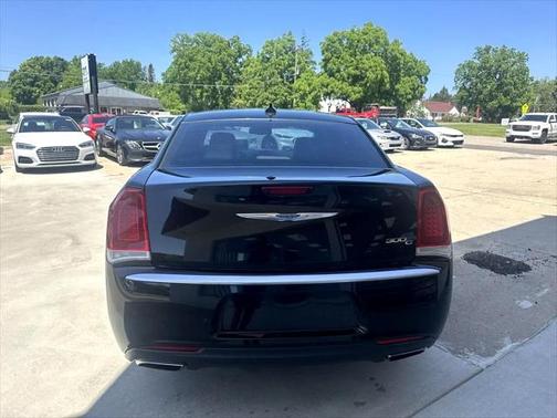 2017 Chrysler 300C Platinum