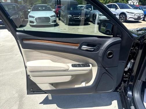 2017 Chrysler 300C Platinum