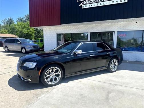 2017 Chrysler 300C Platinum