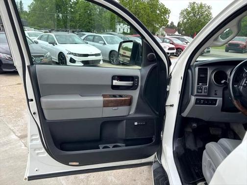 2010 Toyota Sequoia Platinum