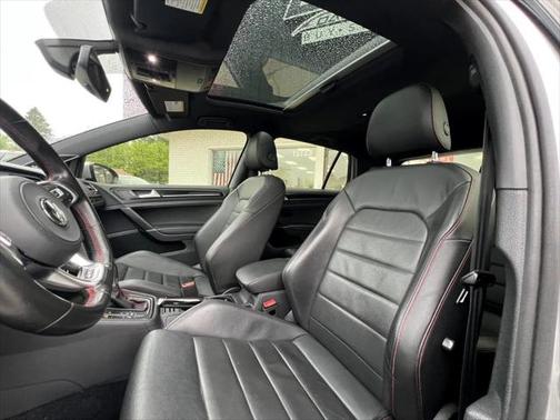 2017 Volkswagen Golf GTI 2.0T SE 4-Door