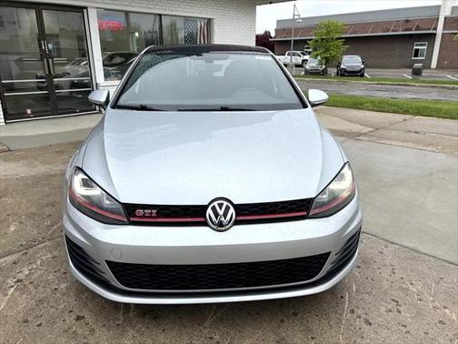 2017 Volkswagen Golf GTI 2.0T SE 4-Door