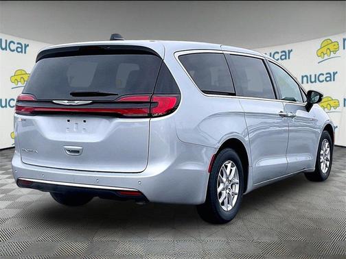 2024 Chrysler Pacifica Touring-L