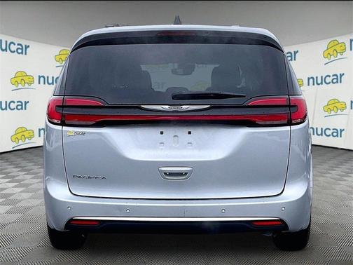 2024 Chrysler Pacifica Touring-L
