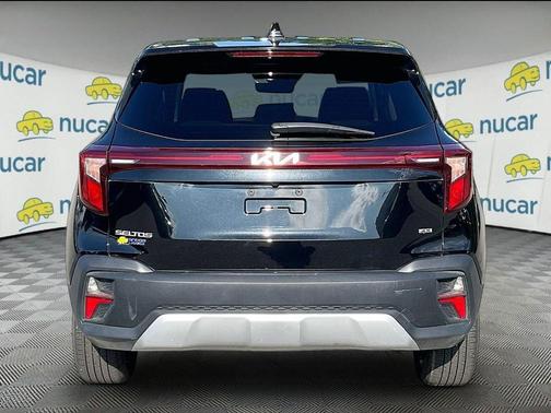 Black 2025 Kia Seltos LX