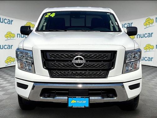 Glacier White 2024 Nissan Titan SV