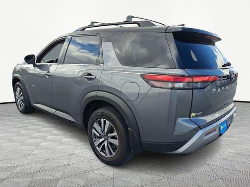 2t Gun Blk Roof 2024 Nissan Pathfinder SL