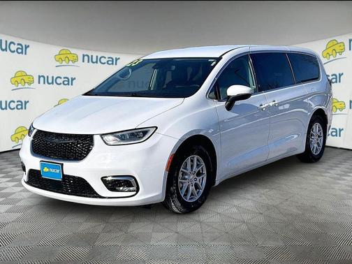 2023 Chrysler Pacifica Touring-L