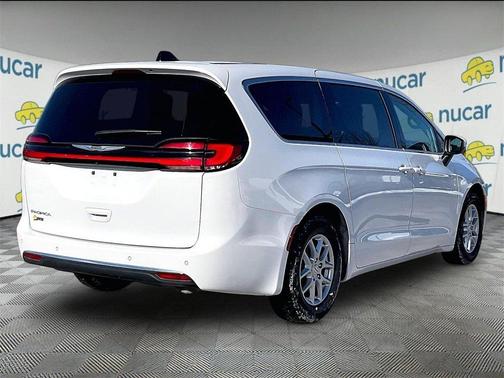 2023 Chrysler Pacifica Touring-L