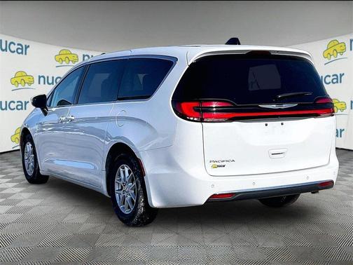 2023 Chrysler Pacifica Touring-L