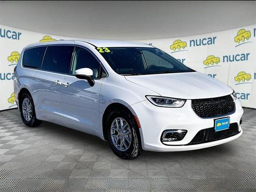 2023 Chrysler Pacifica Touring-L
