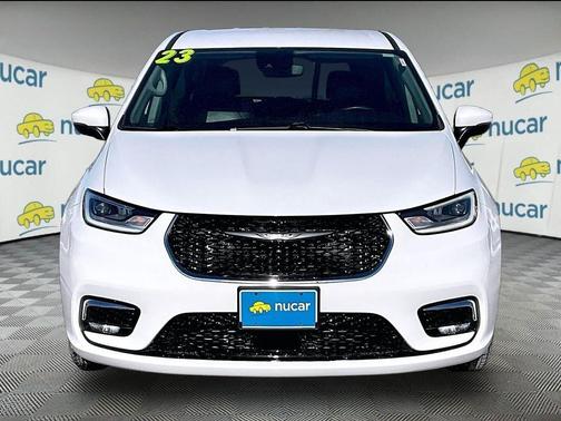 2023 Chrysler Pacifica Touring-L