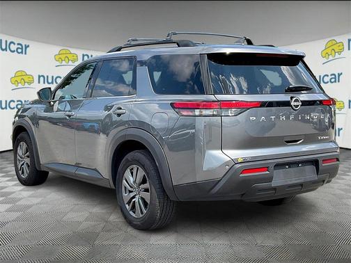 2023 Nissan Pathfinder SV