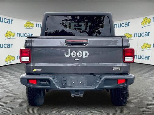 Gray 2022 Jeep Gladiator Overland