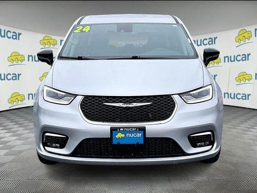 2024 Chrysler Pacifica Touring-L