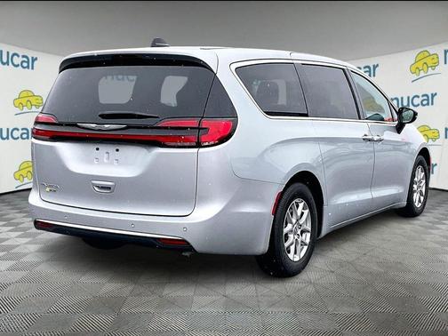 2024 Chrysler Pacifica Touring-L