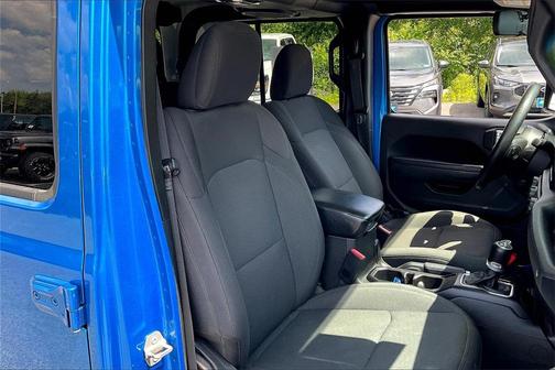 2022 Jeep Gladiator Sport