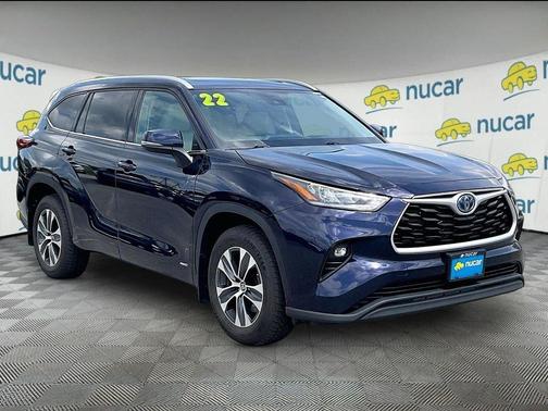 Blue 2022 Toyota Highlander Hybrid XLE