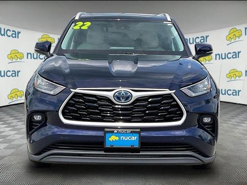 Blue 2022 Toyota Highlander Hybrid XLE