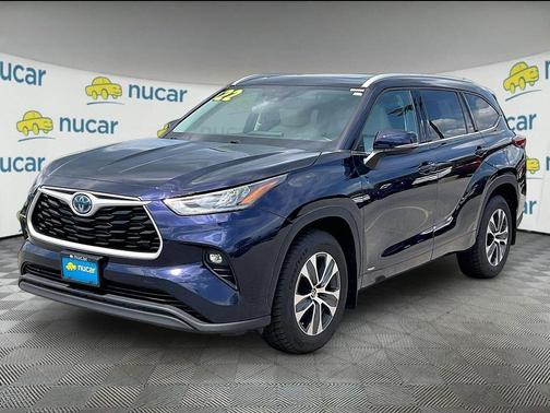 Blue 2022 Toyota Highlander Hybrid XLE